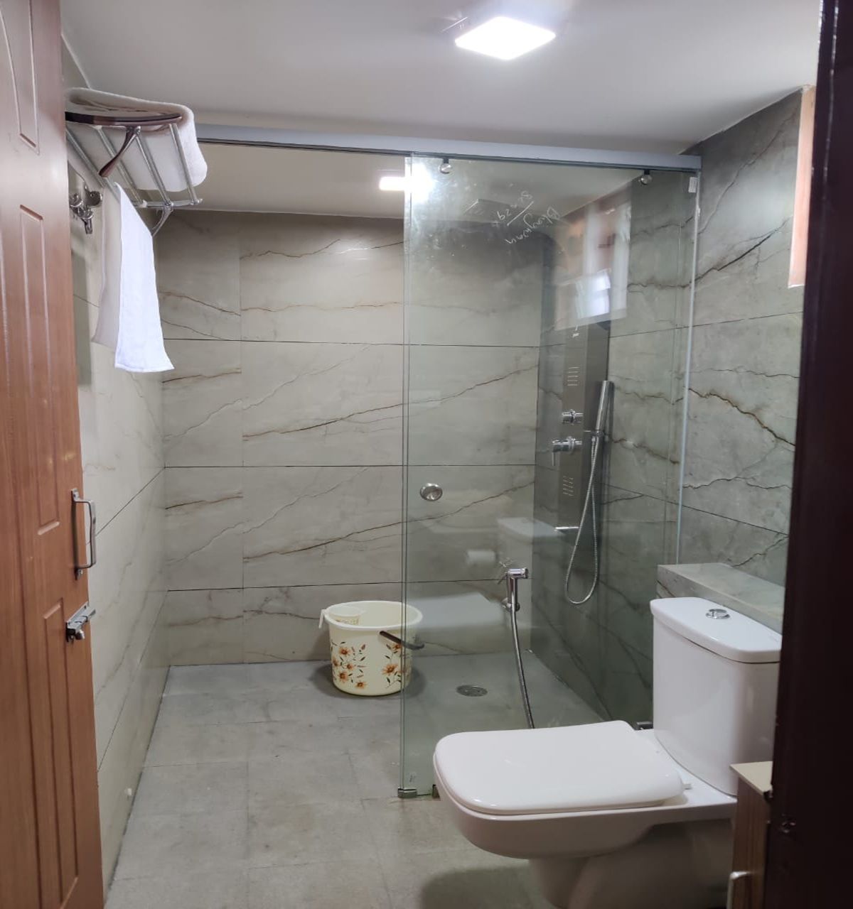 Lake View AC Earthen Cottage