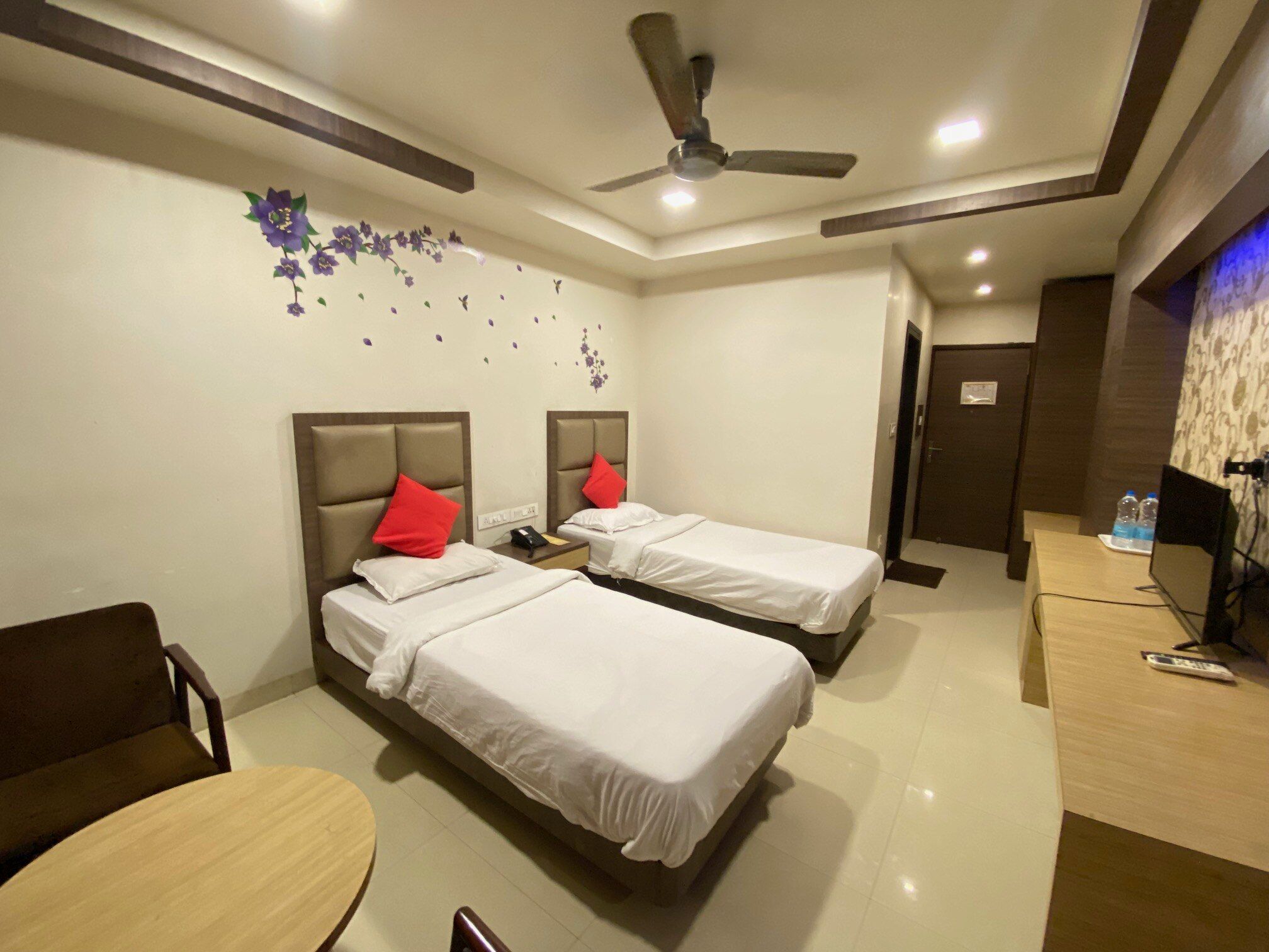 Hotel Rituraj (Pure Veg) Super Deluxe Room (King or Twin Bed) 16