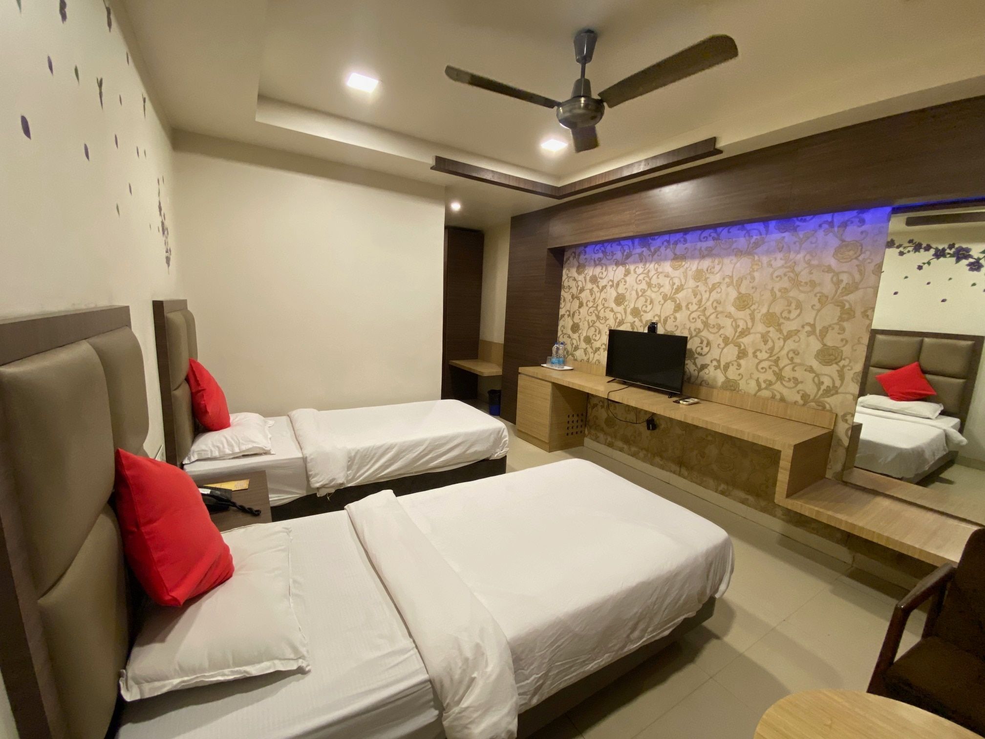 Hotel Rituraj (Pure Veg) Super Deluxe Room (King or Twin Bed) 15