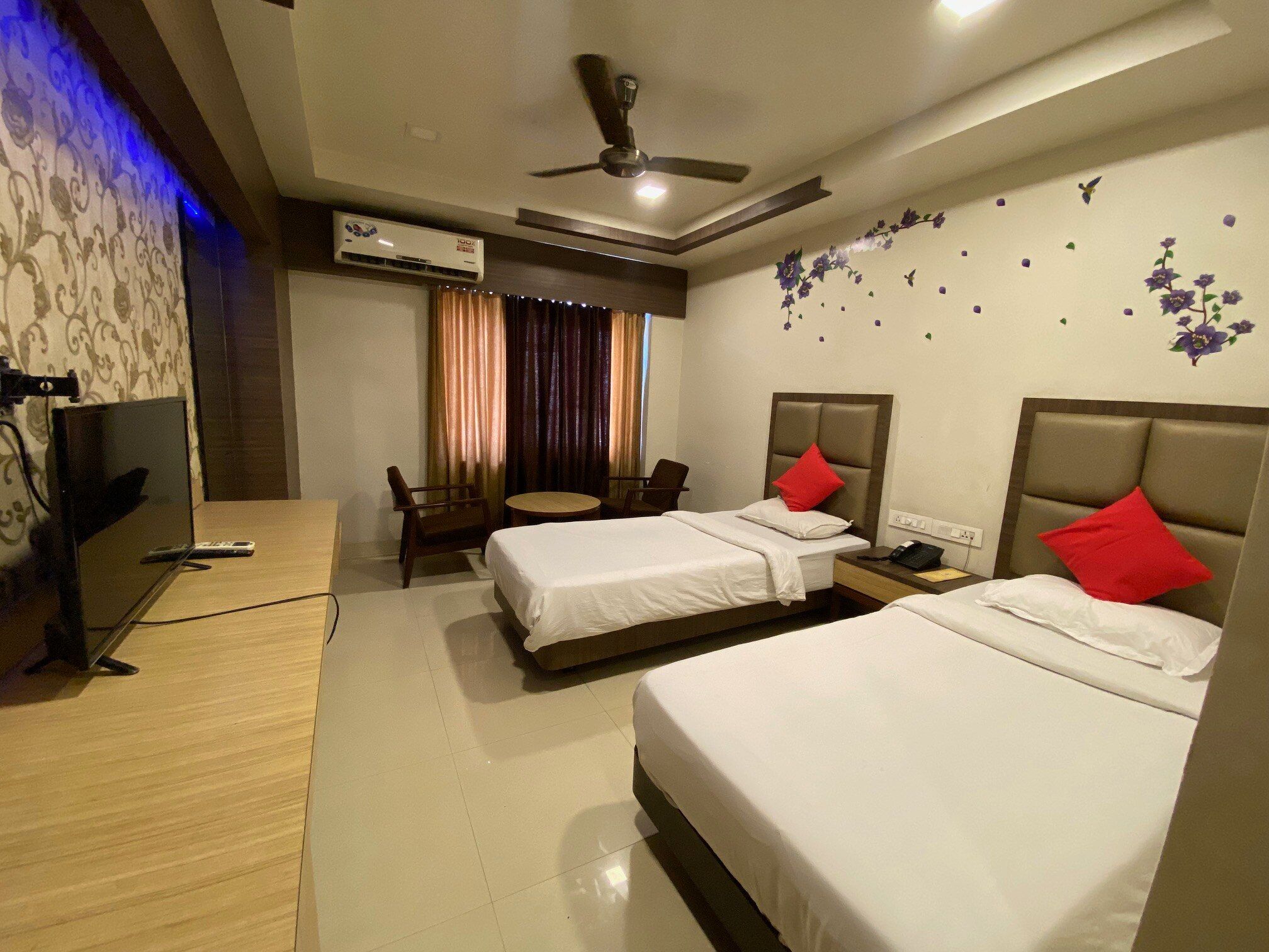 Hotel Rituraj (Pure Veg) Super Deluxe Room (King or Twin Bed) 6