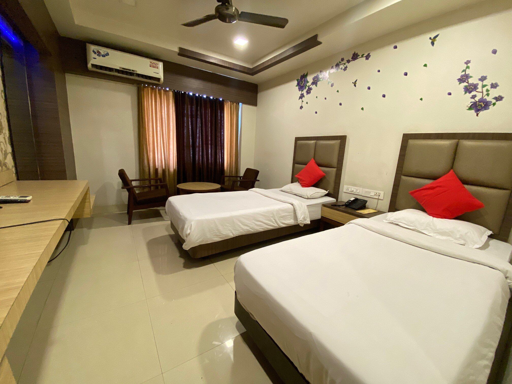 Hotel Rituraj (Pure Veg) Super Deluxe Room (King or Twin Bed) 10
