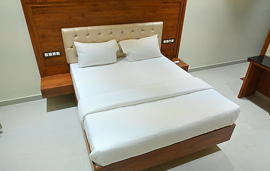 Hotel Royal Fort, Raichur Deluxe AC Room 3