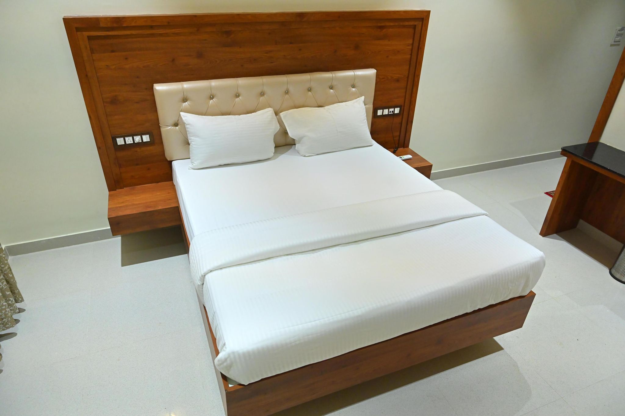 Hotel Royal Fort, Raichur Executive AC Room 5