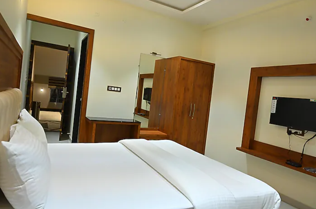 Hotel Royal Fort, Raichur Deluxe AC Room 4
