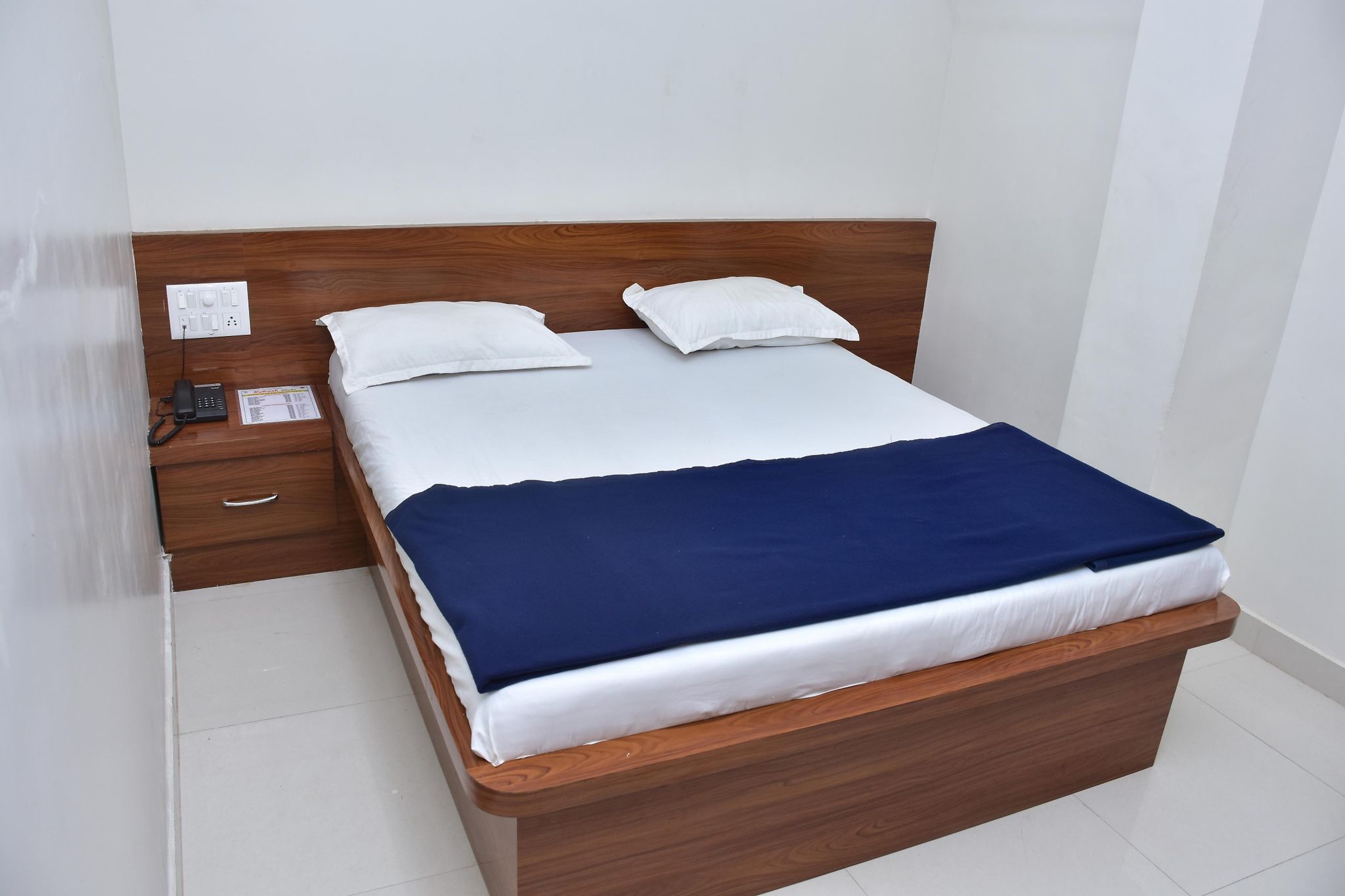 ECONOMY ROOM (washroom non attached)