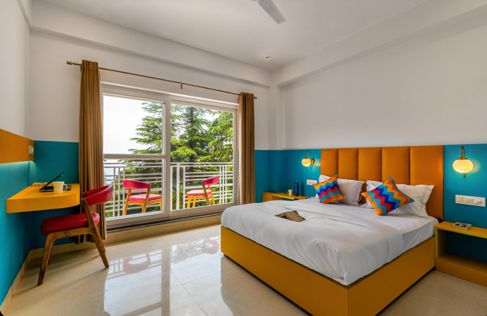 Deluxe Private Room with Balcony and Ensuite Bathroom
