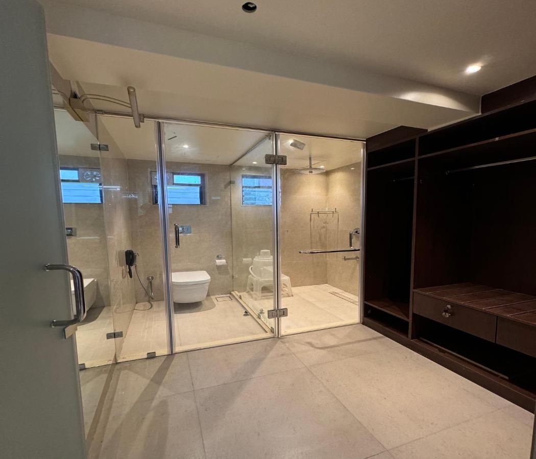 Orchard Suite with Bathtub