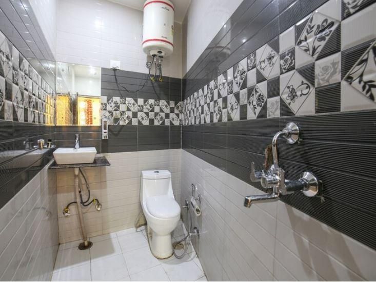 The Grand Hill Deluxe Double room 6