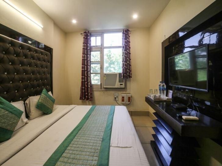 The Grand Hill Deluxe Double room 2