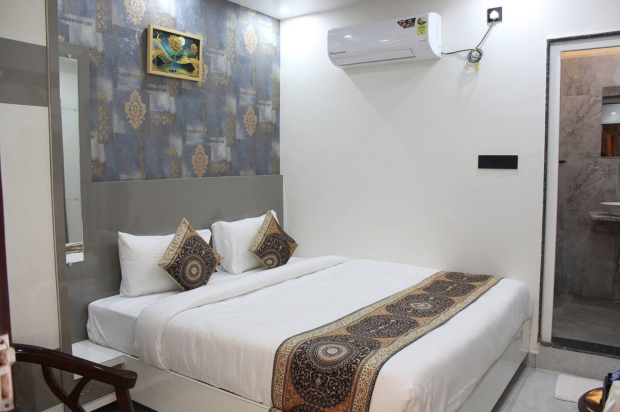 Hotel Banaras Palace Deluxe Room 2