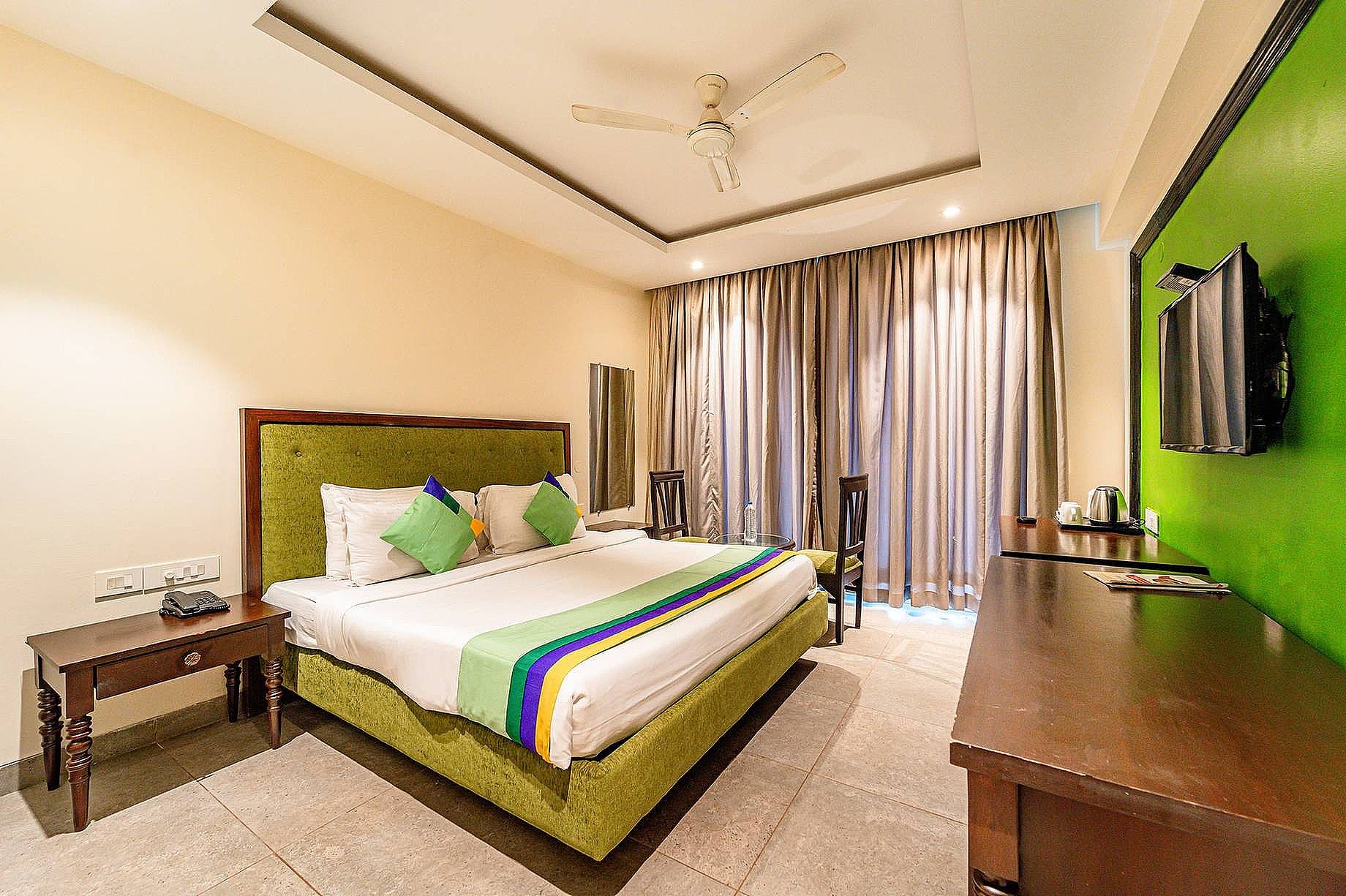 Treebo Premium Rester Select Kings Court With Pool, Calangute Deluxe Double Room 4