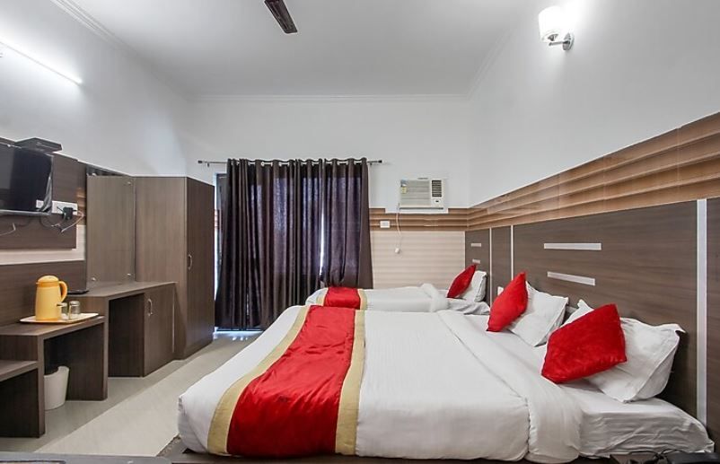 Deluxe Three Bed Room - Single Guest - Not allowed