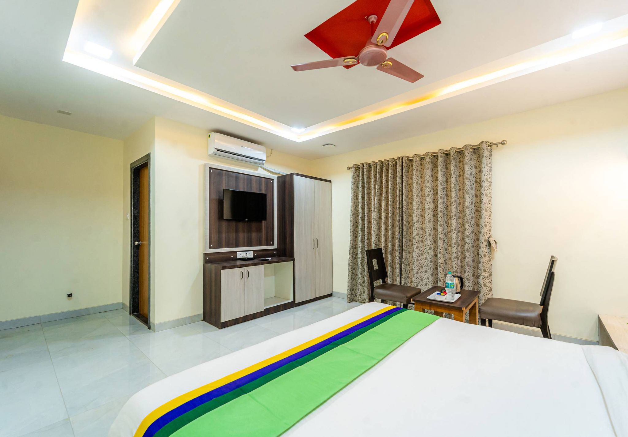 Treebo Seven Days, Mahabaleshwar Deluxe Double Room 4