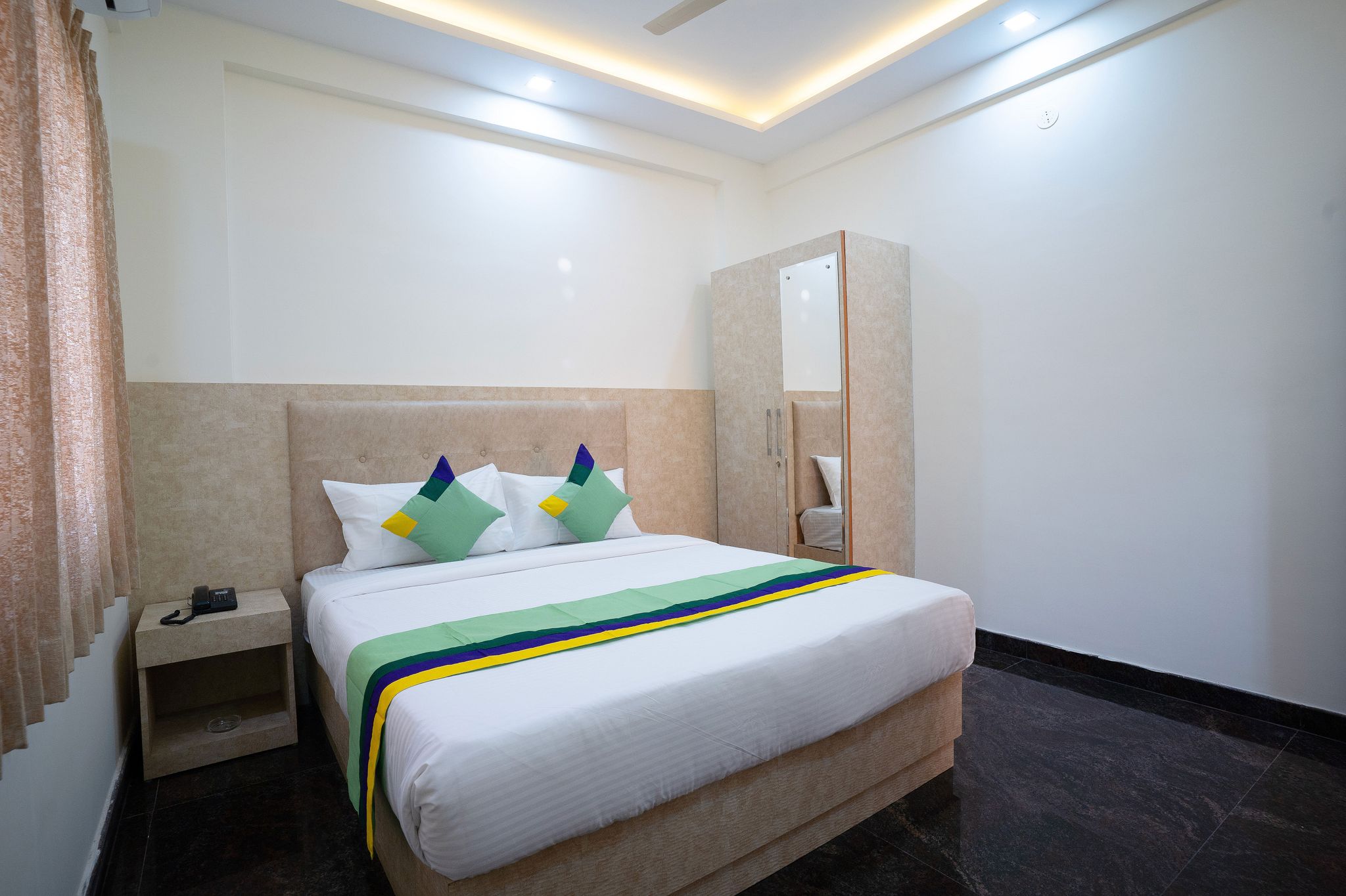 Treebo Galaxy Kings Suites, Hebbal Deluxe Double or Twin Room 4