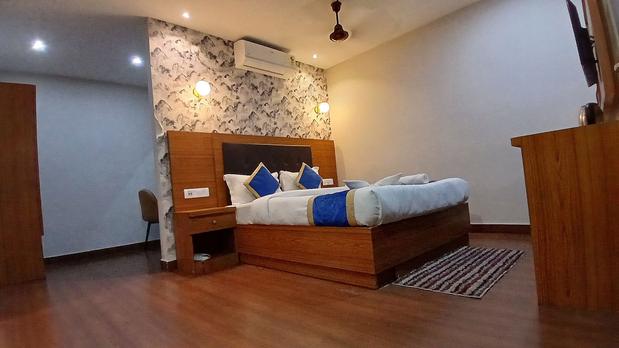 Hollywood Twin Family Suite