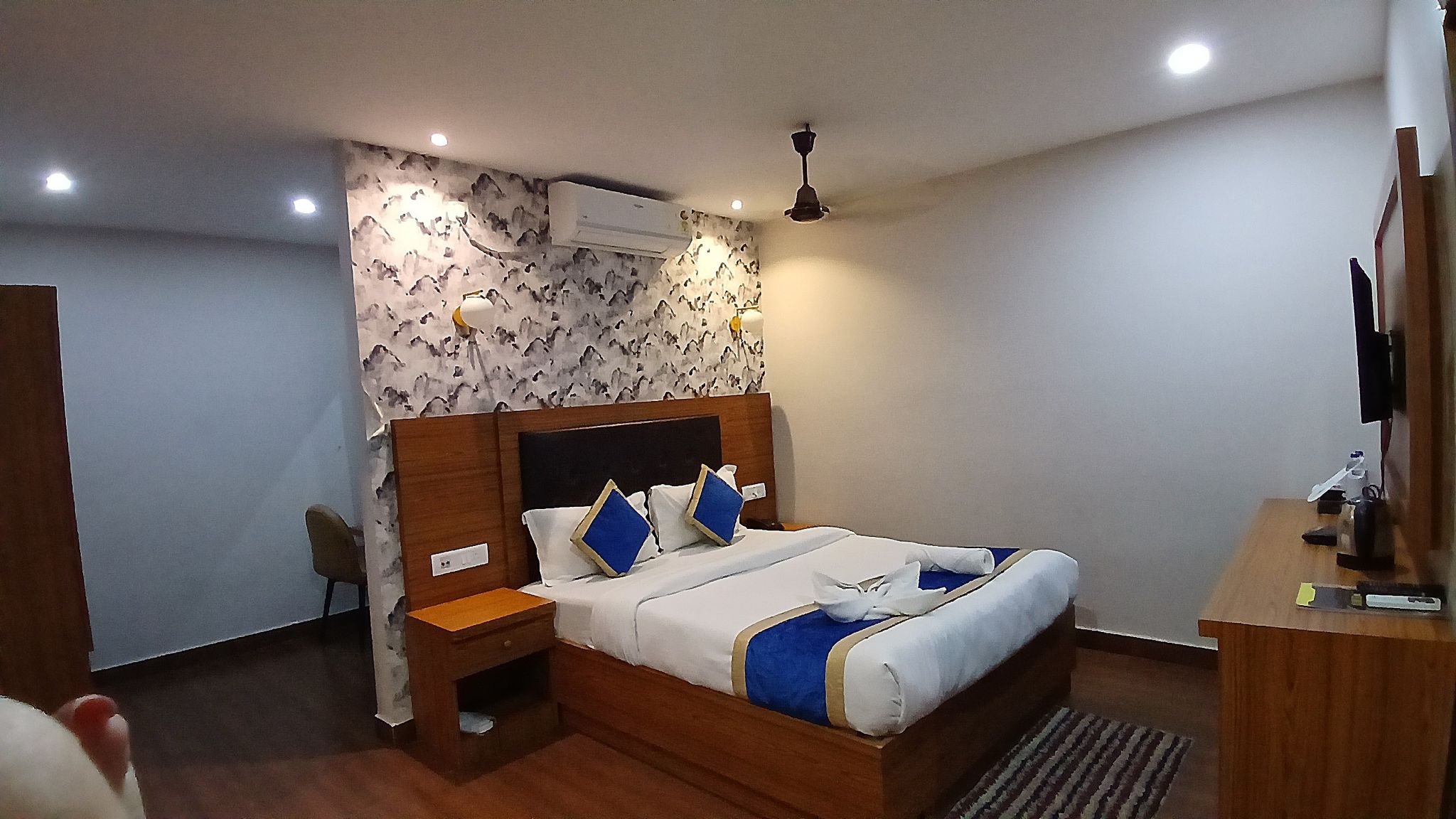 Hollywood Twin Family Suite