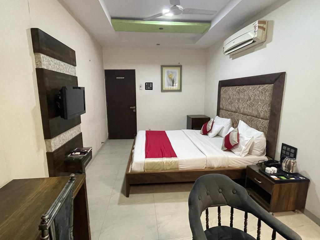 Ranjeet Hotel Classic Room 3