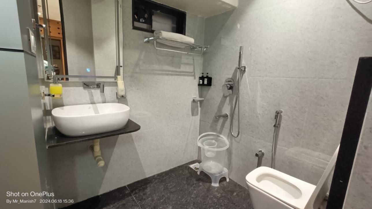 Ranjeet Hotel Classic Room 5