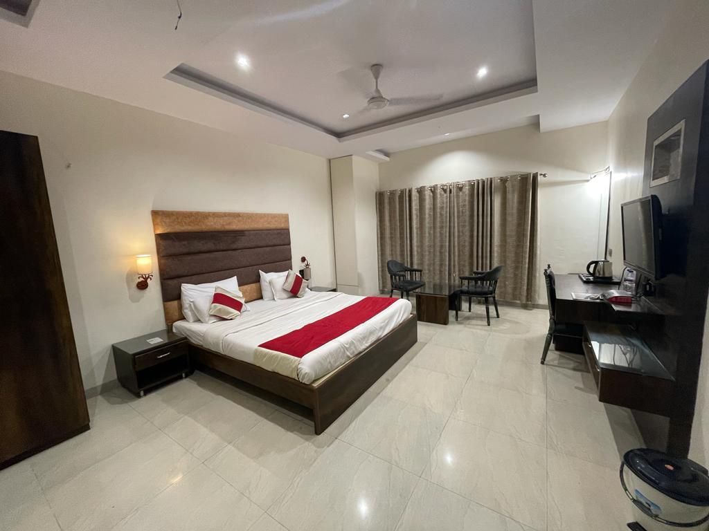 Ranjeet Hotel Classic Room