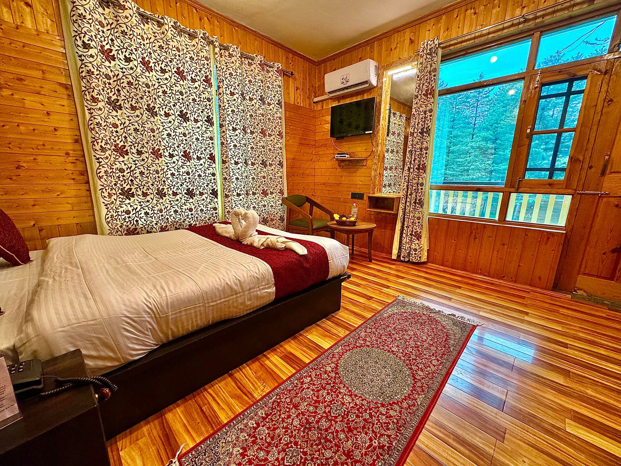 Hotel Gulmarg House Deluxe Room AC Room 5