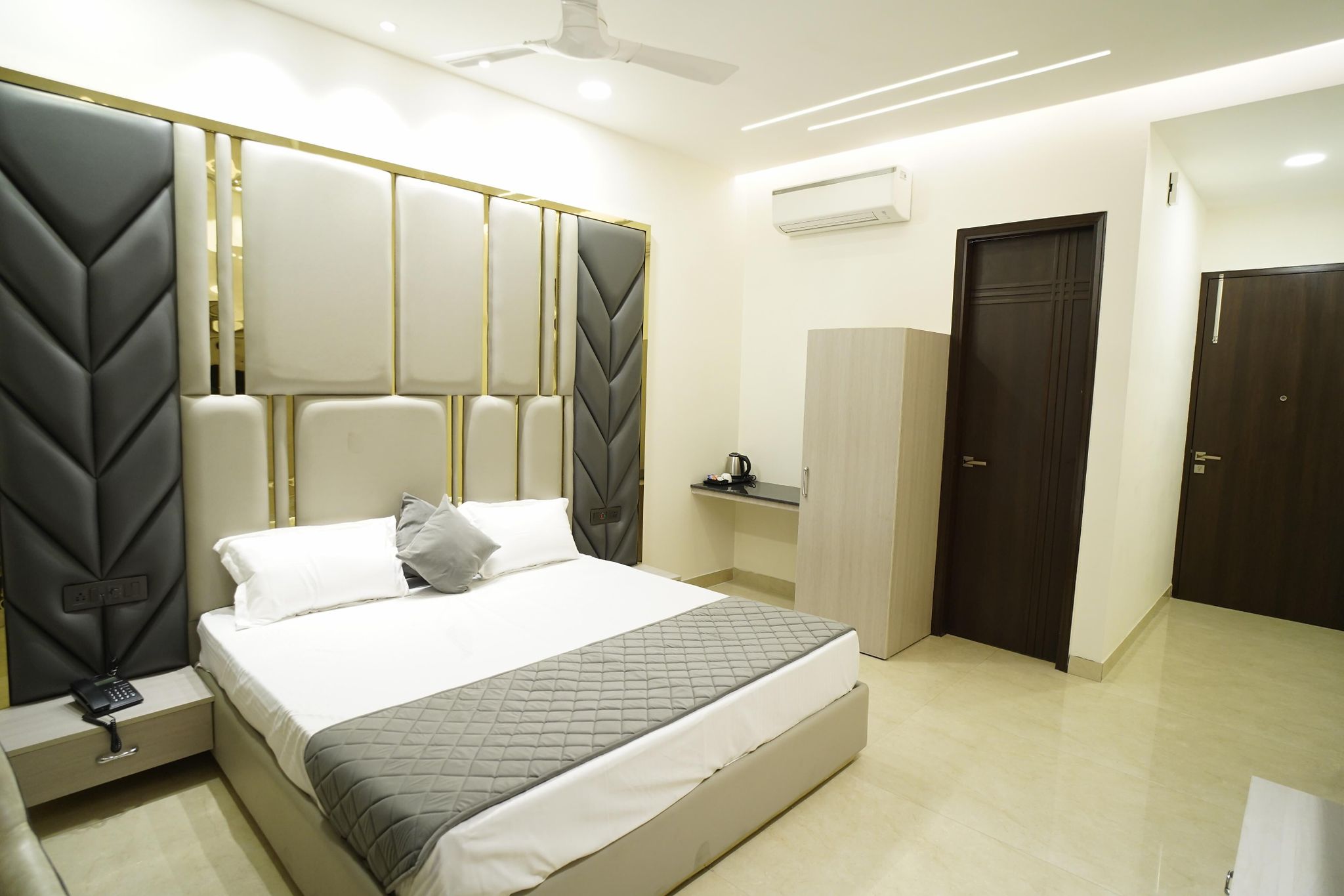 OVEL HOTEL (SKY VIEW) Deluxe Room 4