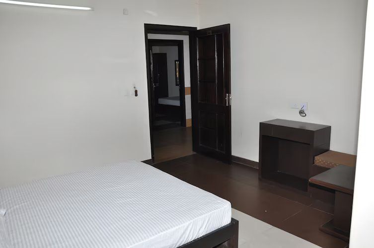 Red Sapphire Standard Room 3