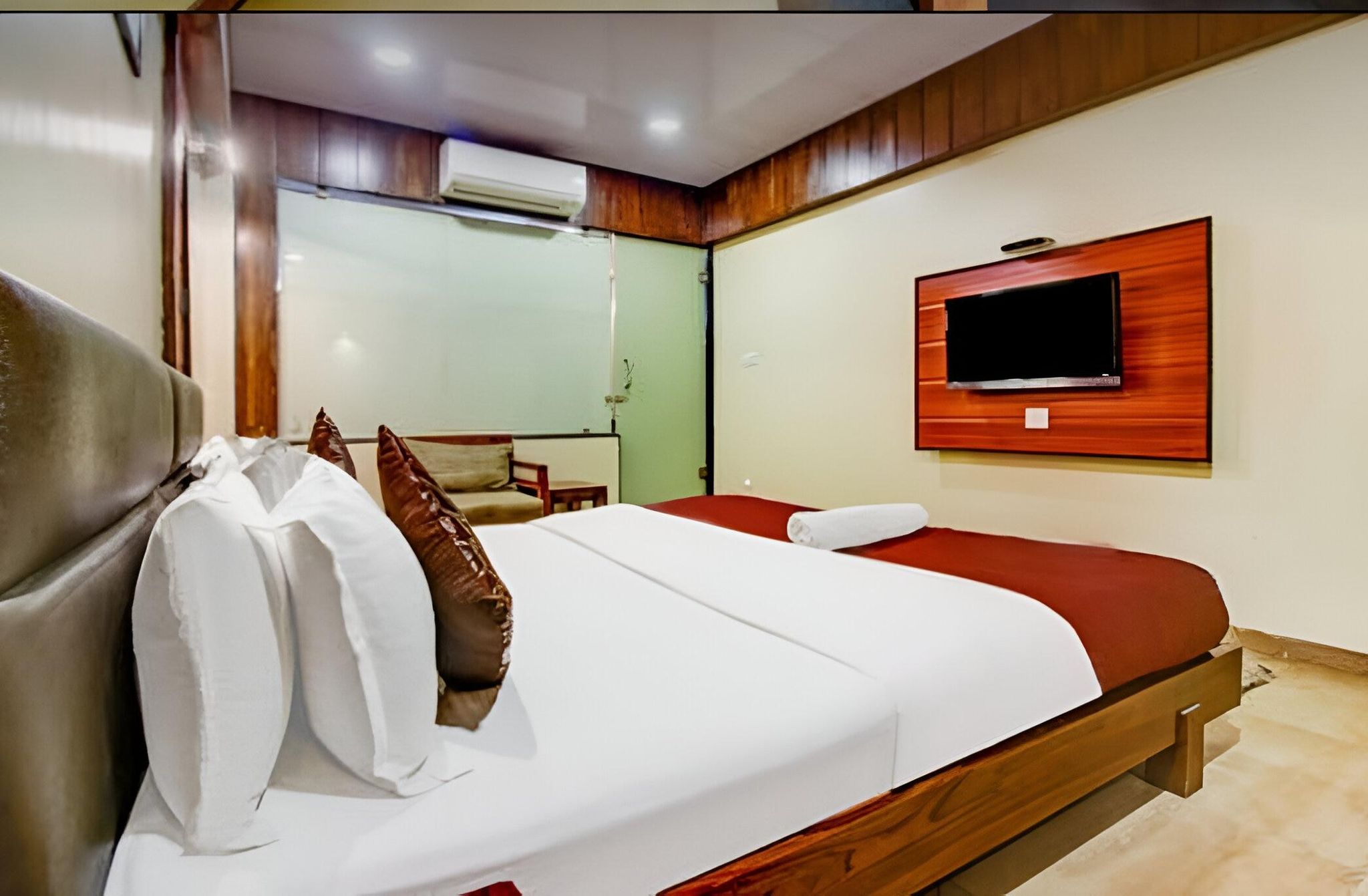 Hotel Shree Daan Vapi Standard Room 2