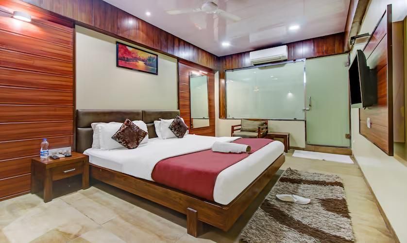 Hotel Shree Daan Vapi Standard Room 3