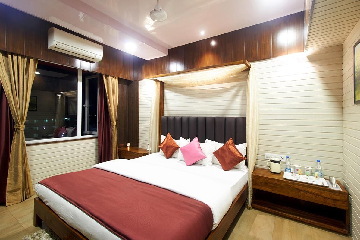 Hotel Shree Daan Vapi Standard Room