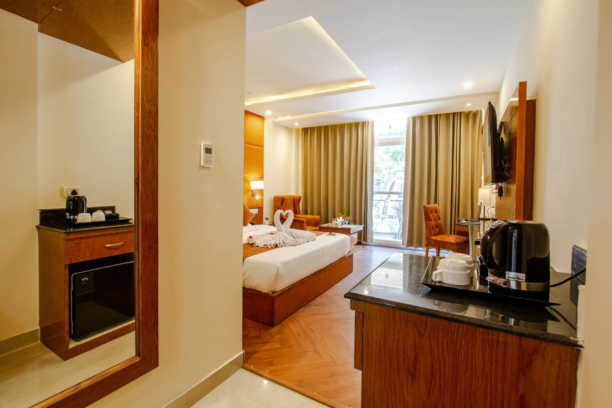 Executive Centrally Heated Mountain View Balcony