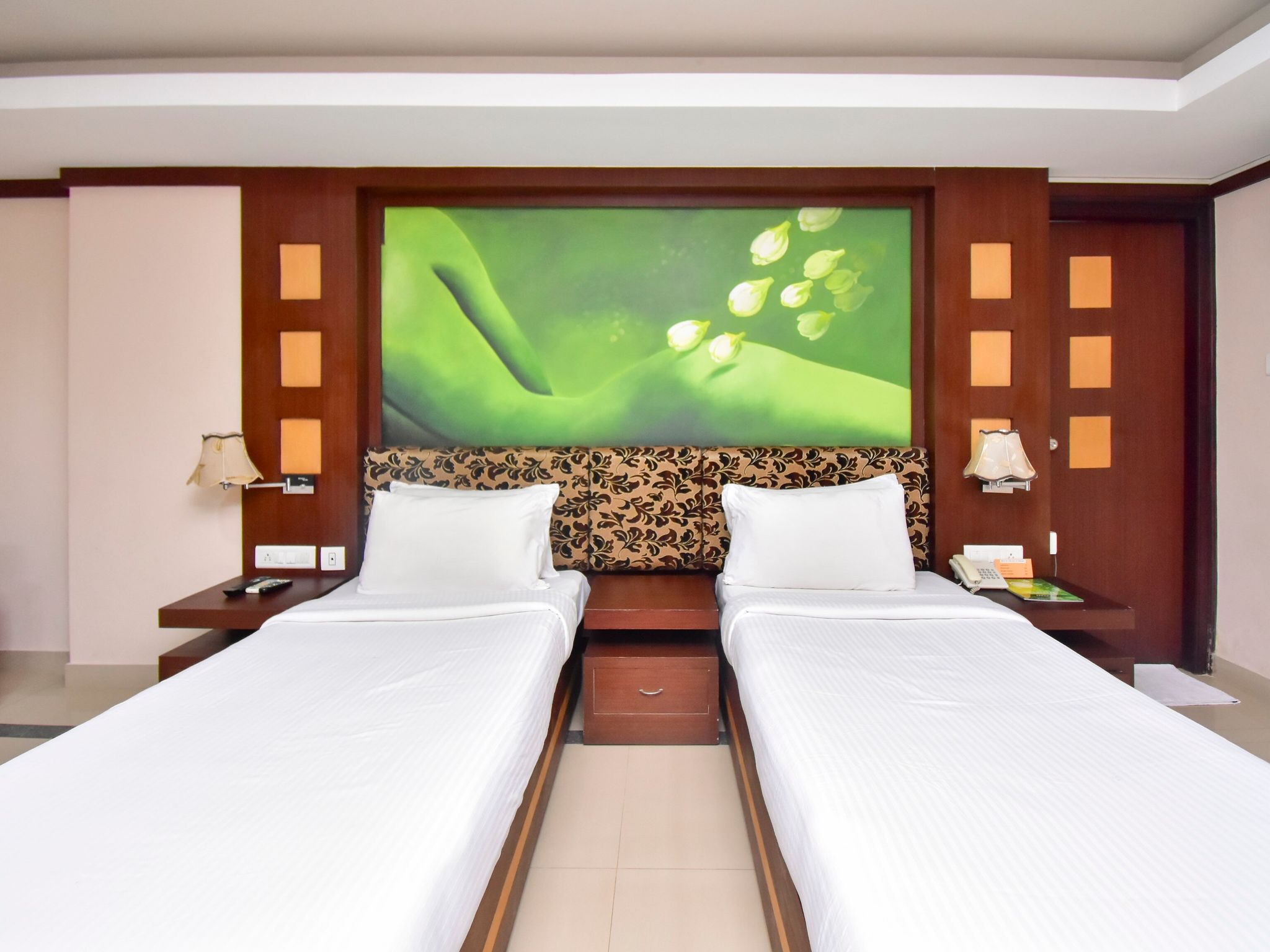 Hotel Skypearl Deluxe Non AC 7