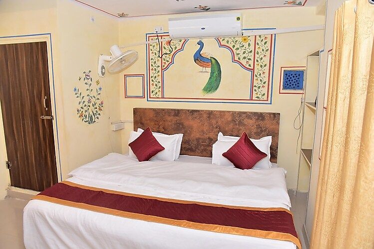 FabHotel Khandaka Mahal Deluxe Room