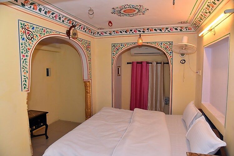 FabHotel Khandaka Mahal Deluxe Room 2