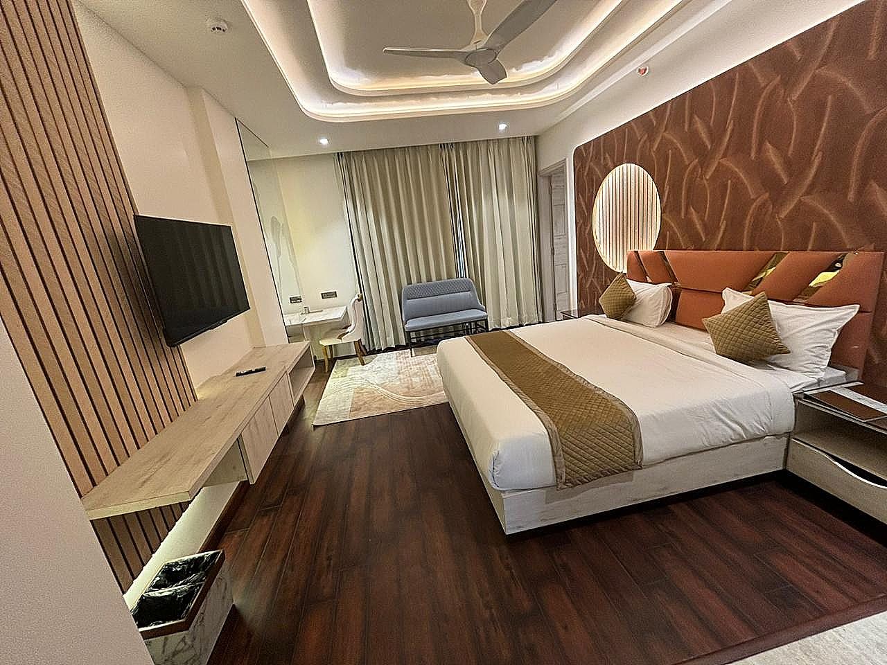 The White Ring Hotel and Resort Deluxe Room 2