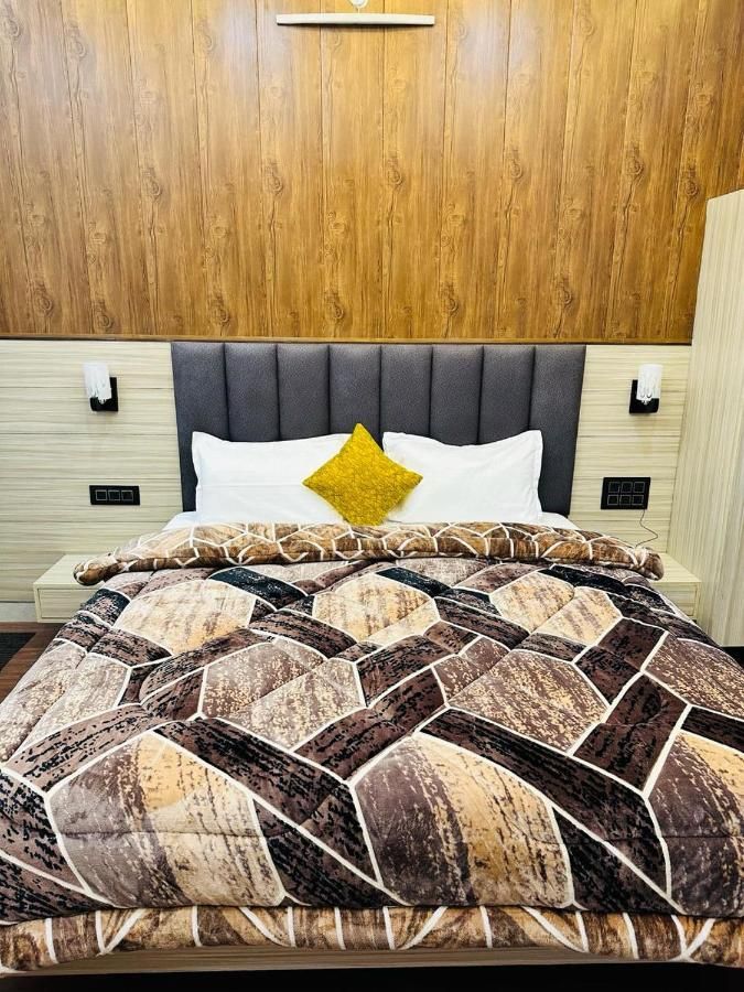 RG Castle Deluxe Room 6