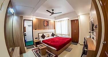 HONEYMOON SUITE (POOL FACING)