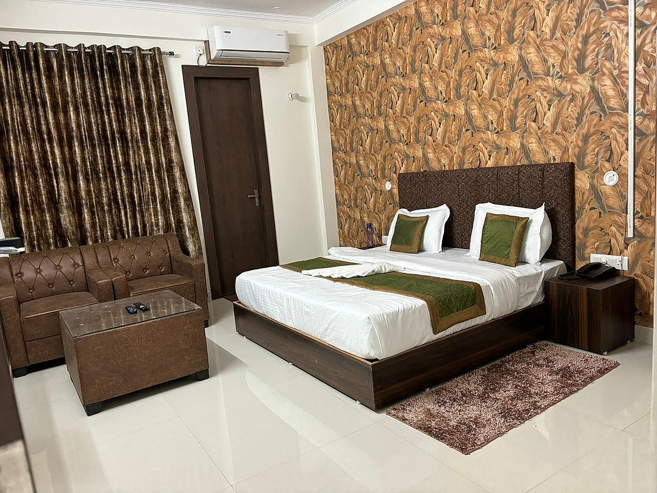 Deluxe Double Room with Balcony