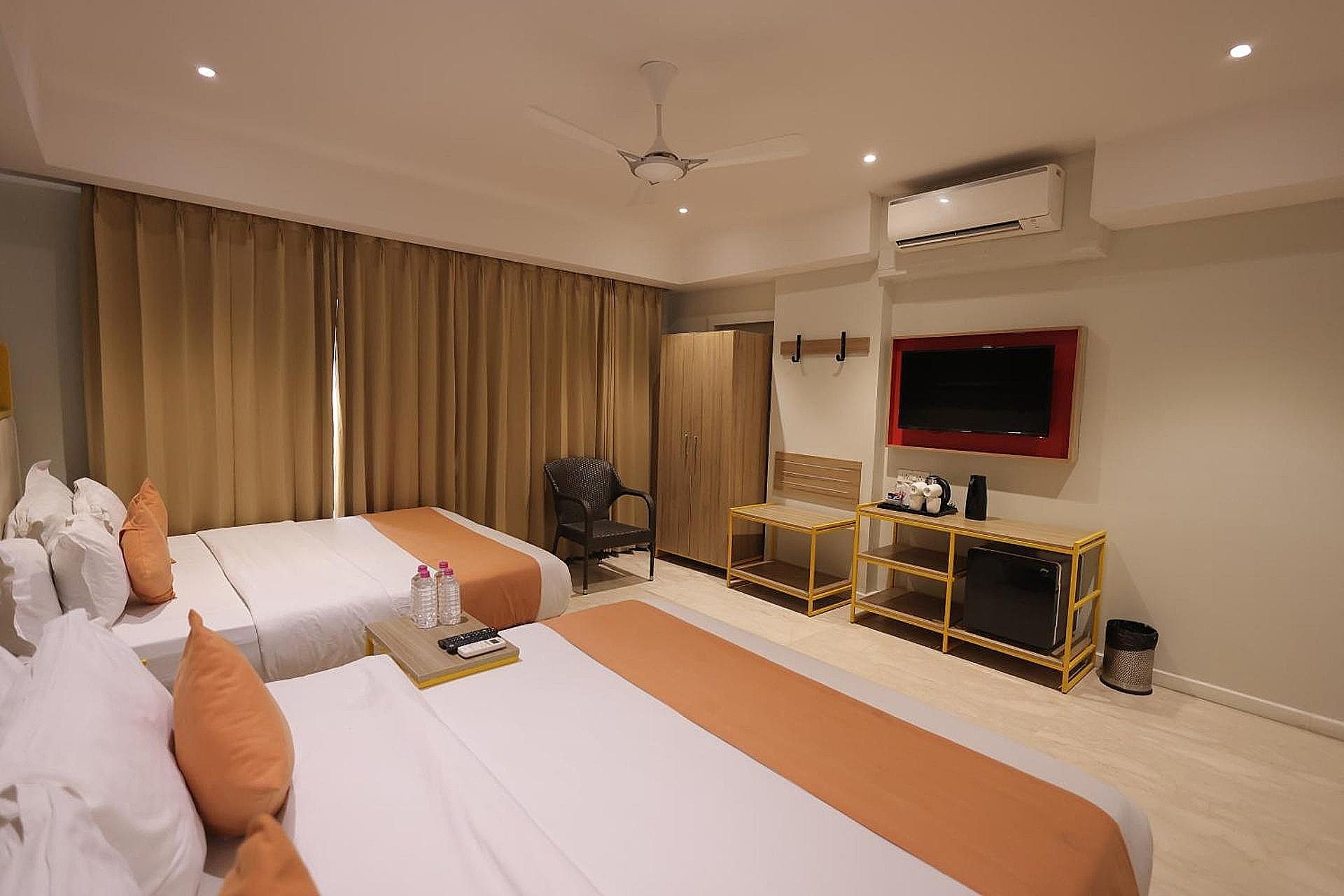 Shared lounge/TV area