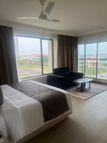 Executive Airport View Room