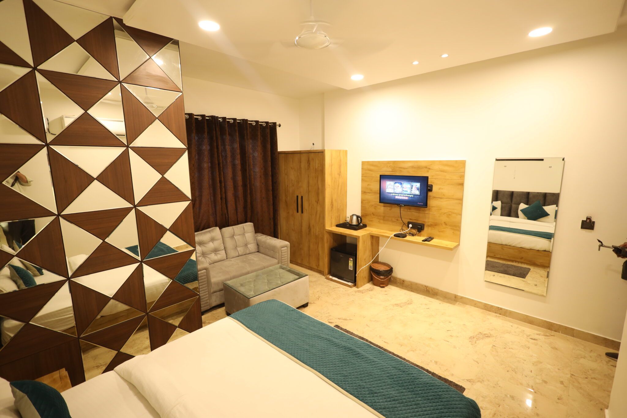 Radha Bihari Nikunj Inn Super Deluxe Room 3