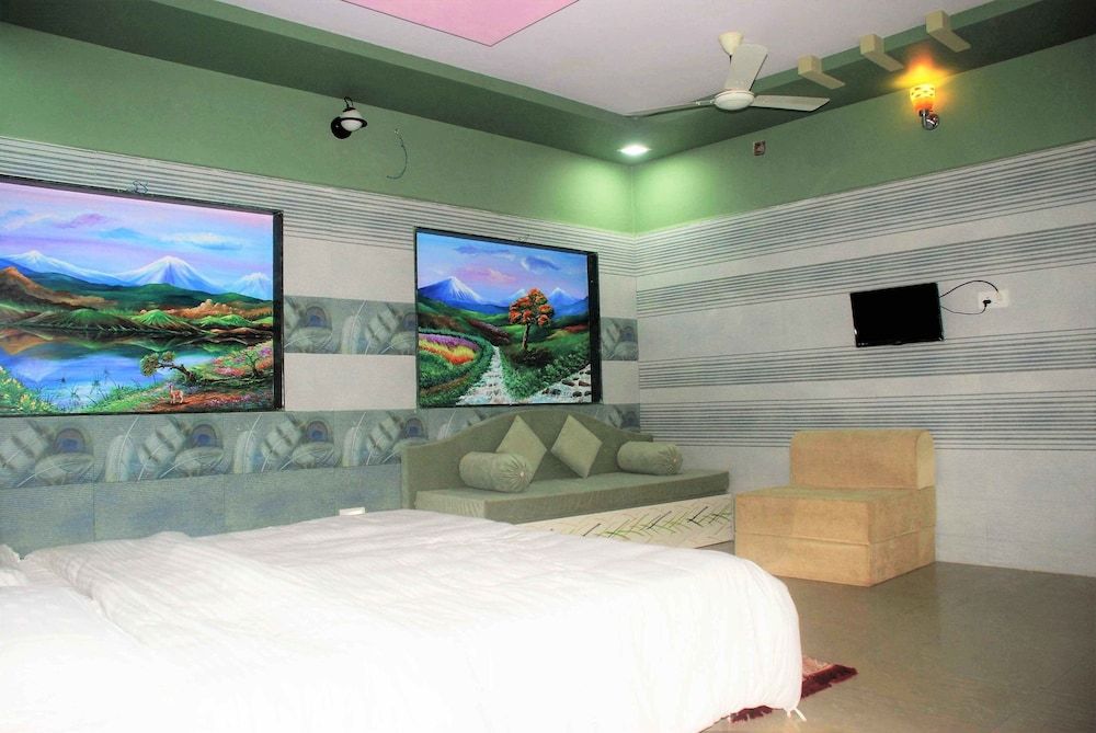 Luxurious Family Suite