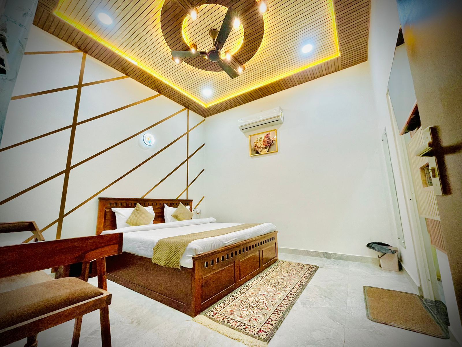 Shri Keshav Restro   Deluxe Family Suite Room   2