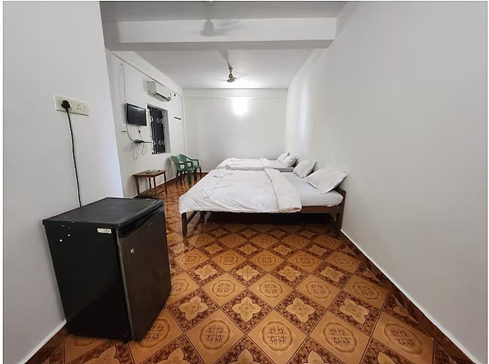 Sai Deep Place Family room with balcony 8