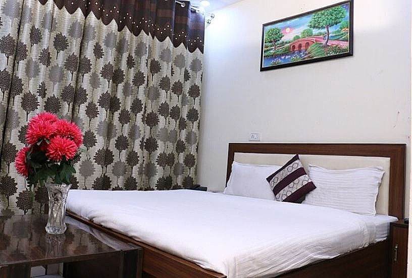 LUXURY ROOM