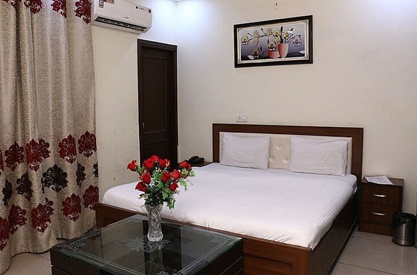 LUXURY ROOM