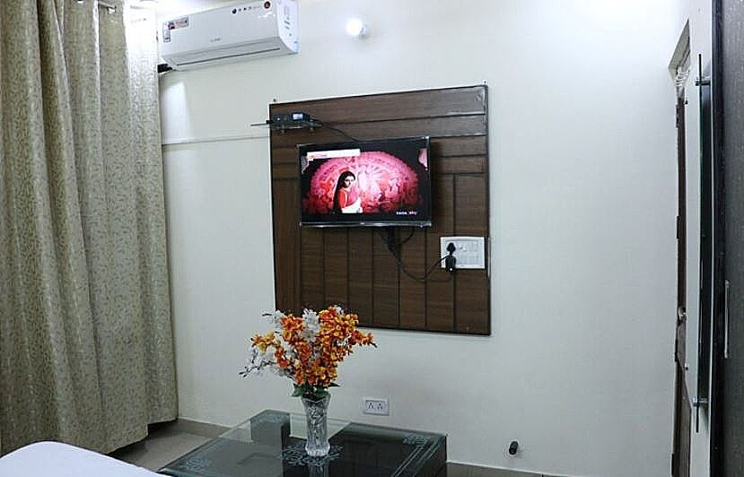 Gaurav resort & apartments DELUXE ROOM 2