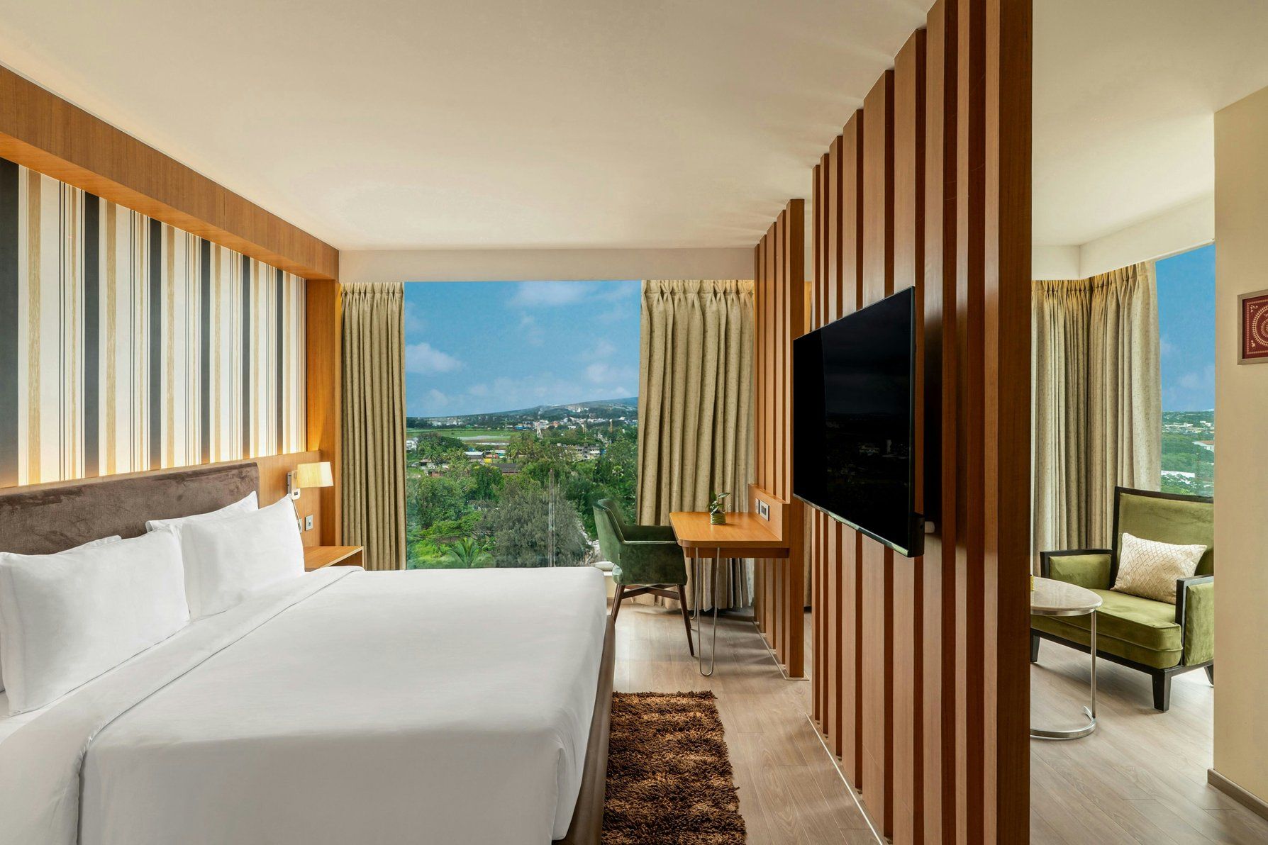Suite - King Bed - Window View