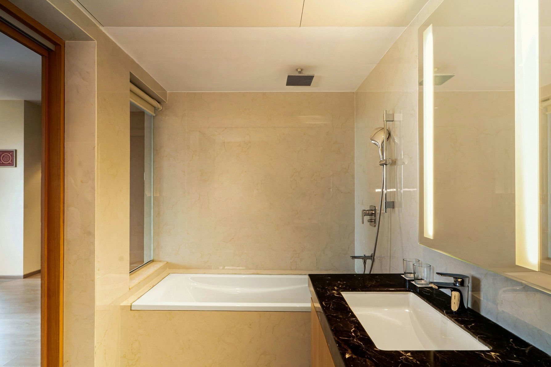 Suite - Bathroom - Bathtub - Shower