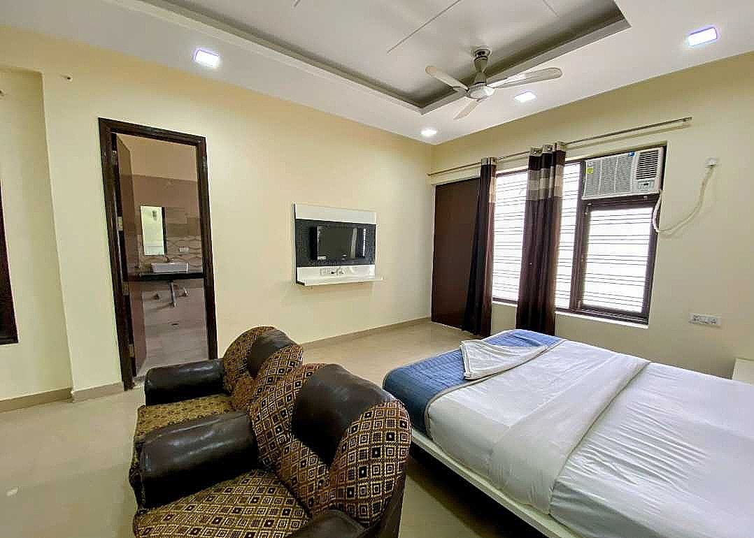 Collection O Sector 70 Noida Classic 2