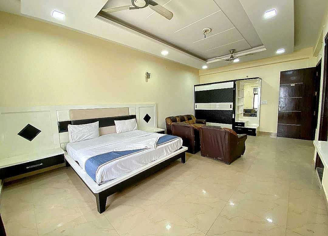 Collection O Sector 70 Noida Classic